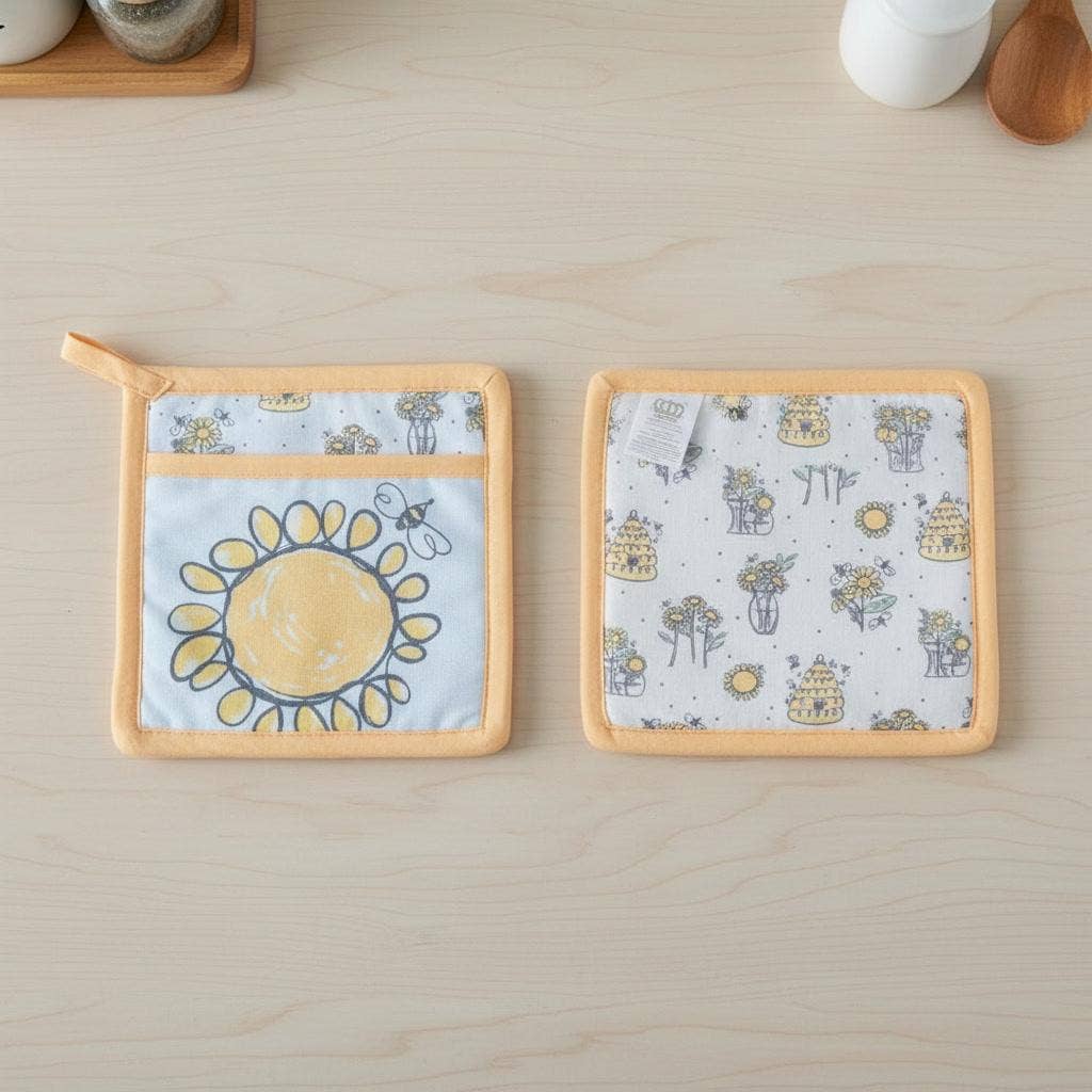 "Sweet Bee" Floral-Themed Pocket Mitt