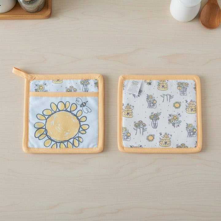 "Sweet Bee" Floral-Themed Pocket Mitt